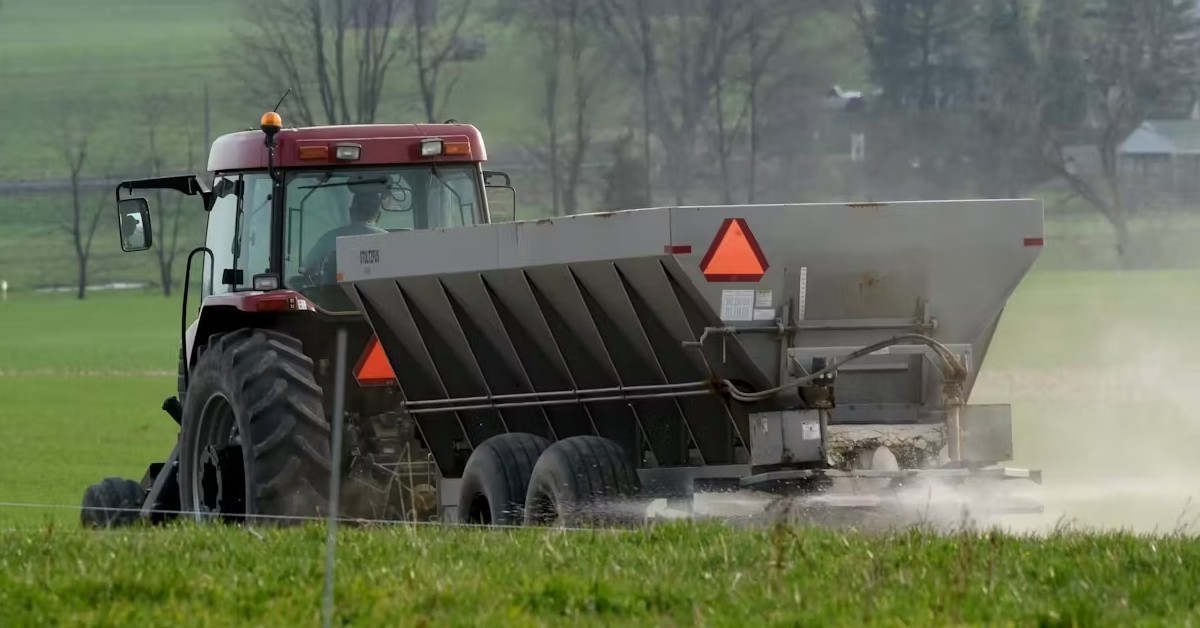 Efficient fertilizer application in Brazil’s agricultural fields—key to meeting growing market demands.